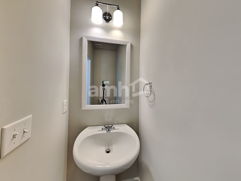 Building Photo - 373 Winston Cir