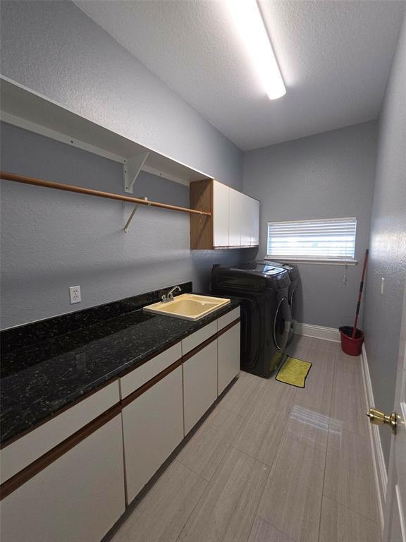 Building Photo - 7600 Debeaubien Dr