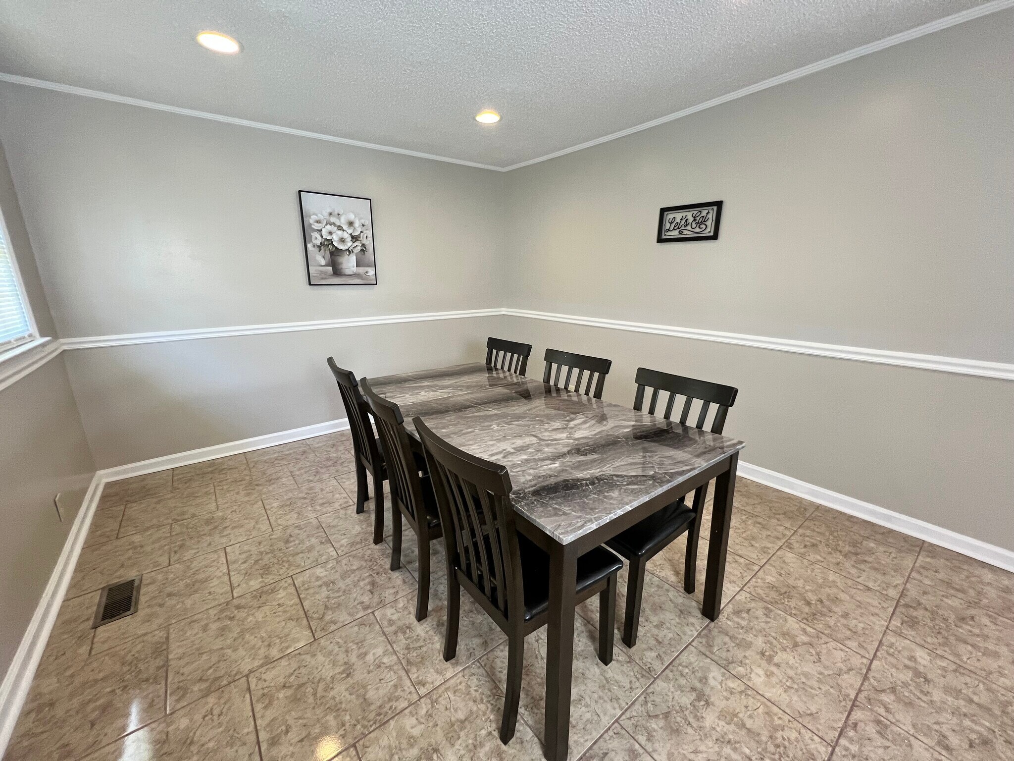 Building Photo - 333 Chapman Rd