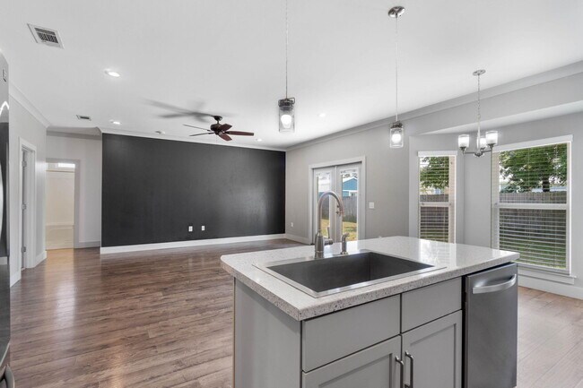 Building Photo - 4464 Goldfinch Way