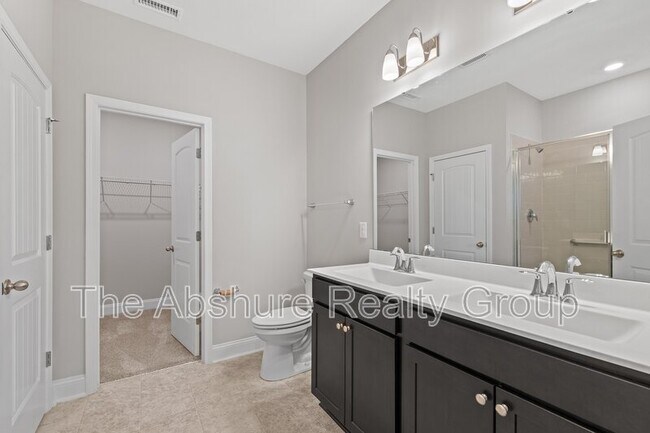 Building Photo - 138 Willow Grove Ln