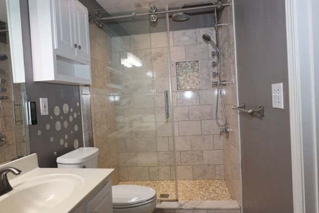 Building Photo - 3 Bedroom Townhome in the Heart of Dulth