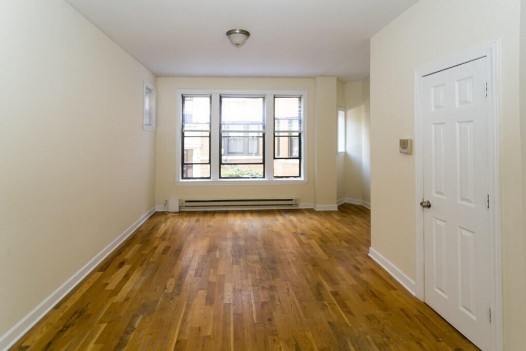 Building Photo - 720 W Barry Ave