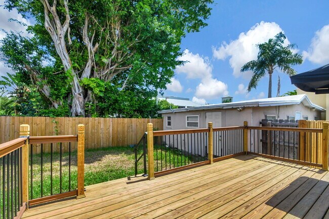 Building Photo - 1727 Holman Dr