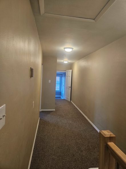 Building Photo - 325 W Main St