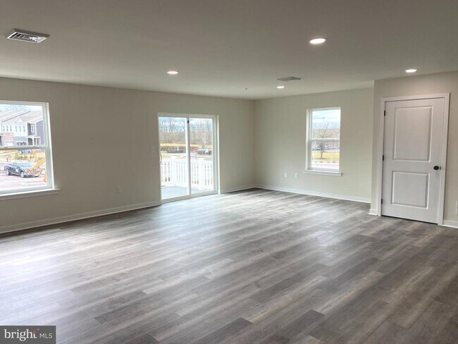 Building Photo - 3852 Ridge Pike