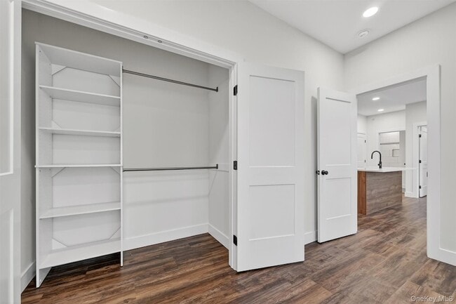 Building Photo - 19 Welling Pl