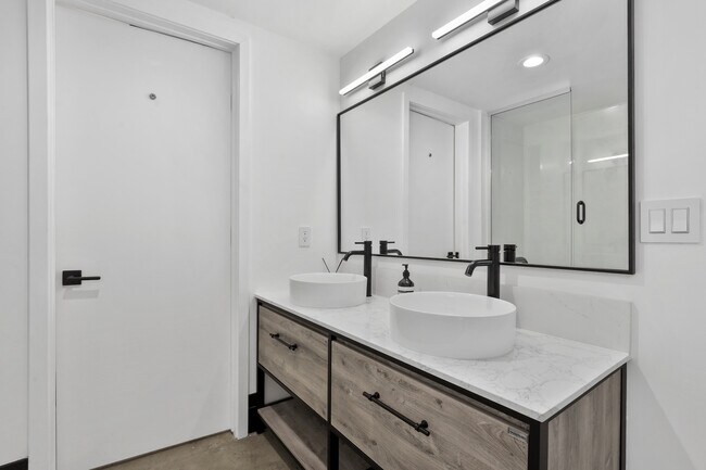 Building Photo - 4111 W Sunset Blvd