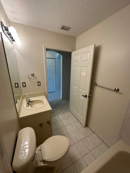 Building Photo - 4952 Tradewinds Ter