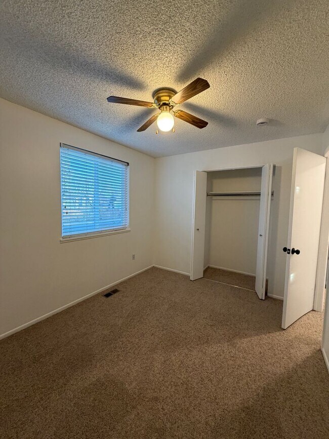 Building Photo - NEW LOW PRICE Spacious 3 Bed + Office, 2 Bath Single Family Home with a 2 Car Garage!