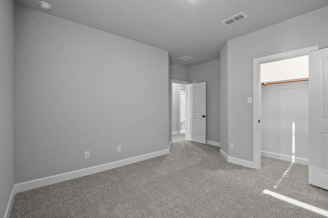 Building Photo - 1519 Noble Pk Dr