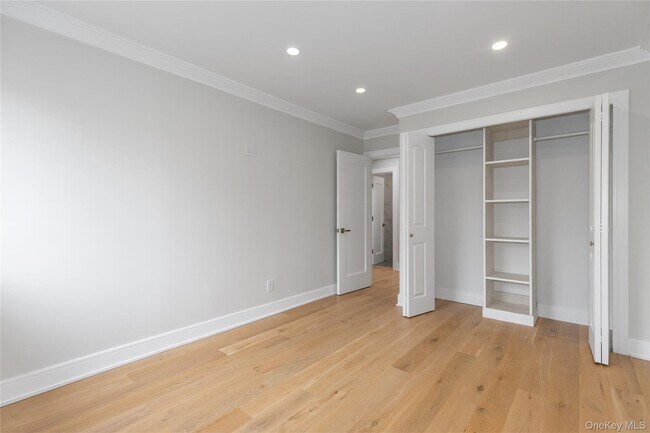 Building Photo - 18 Acorn Ponds Dr