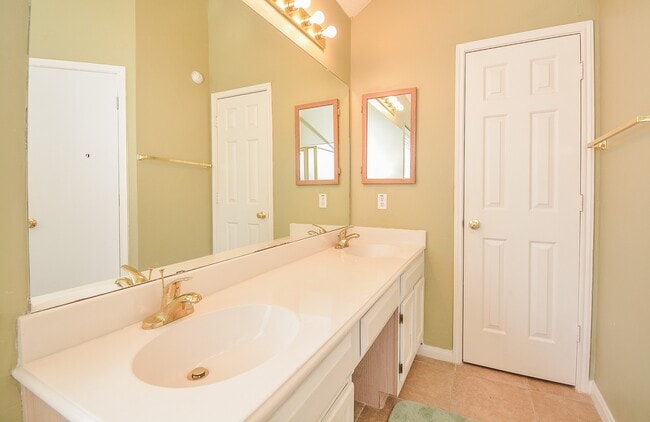 Building Photo - 6422 Alisa Ln