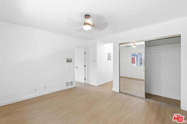 Building Photo - 4919 Coldwater Canyon Ave