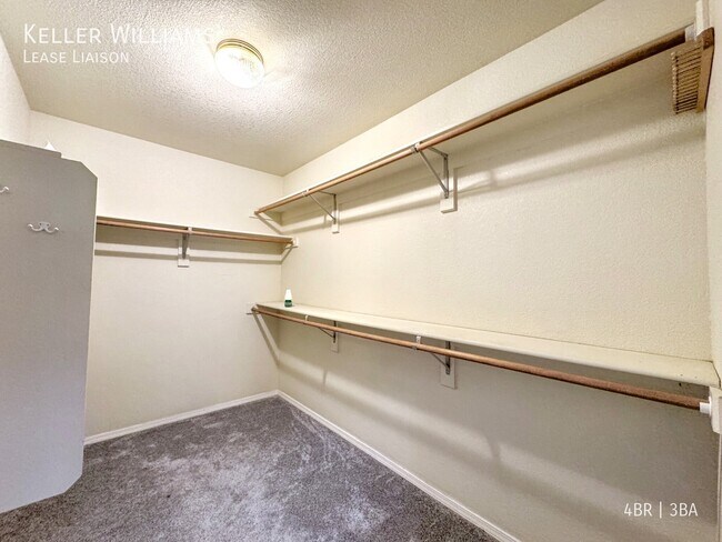 Building Photo - 5662 Stable Ct