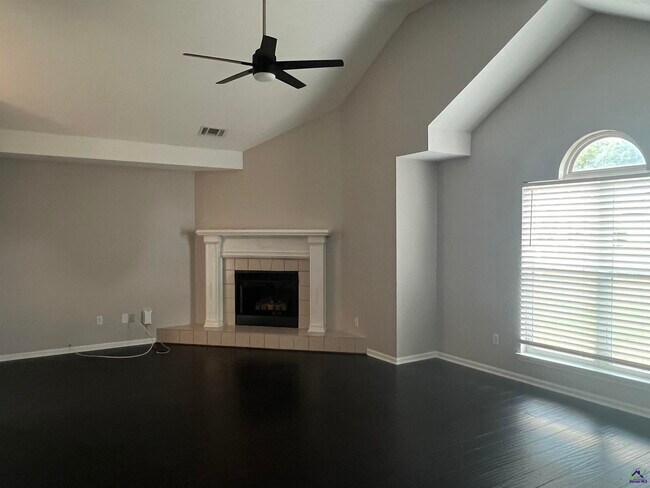 Building Photo - 226 Golden Eagle Dr