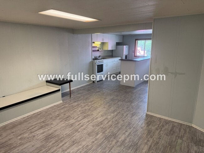 Building Photo - Lower basement studio unit in a house