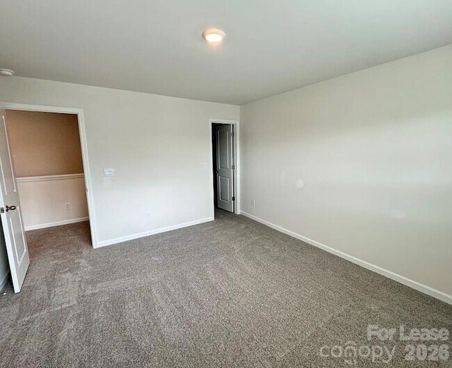 Building Photo - 1830 Vanderlyn St