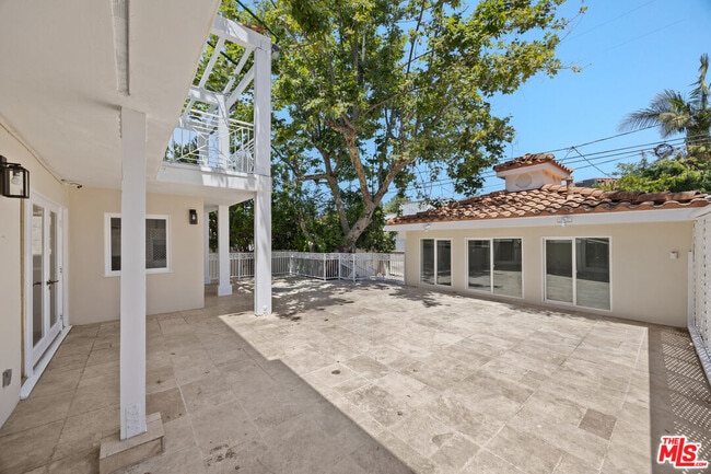 Building Photo - 244 S Almont Dr