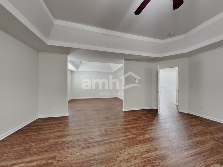 Building Photo - 5223 Sunriver Rd