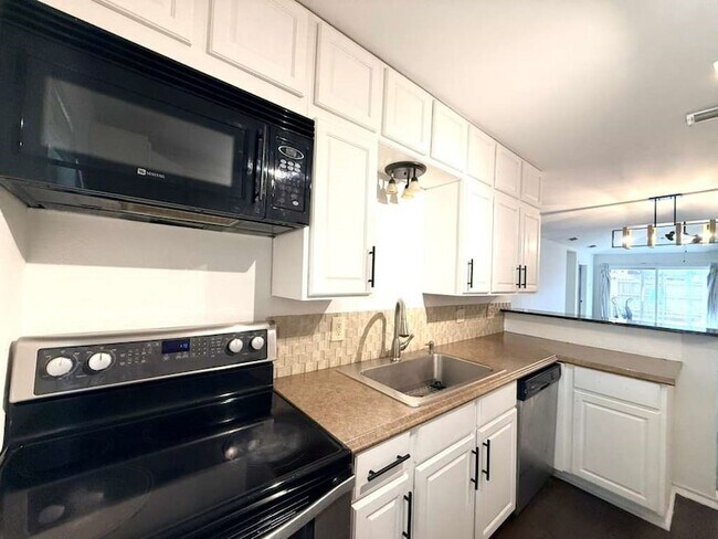 Building Photo - 1805 Bristol Cove