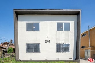 Building Photo - 241 W 84th St