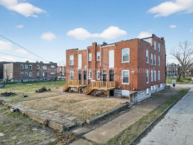 Building Photo - 2100 Adelaide Ave