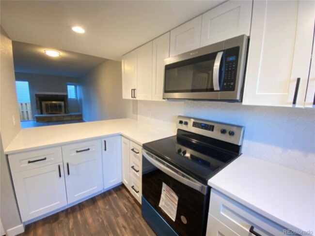 Building Photo - Charming 2-Bedroom Townhome in the America...