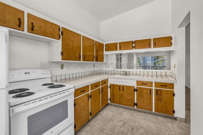 Building Photo - 420 Lighthouse Ave