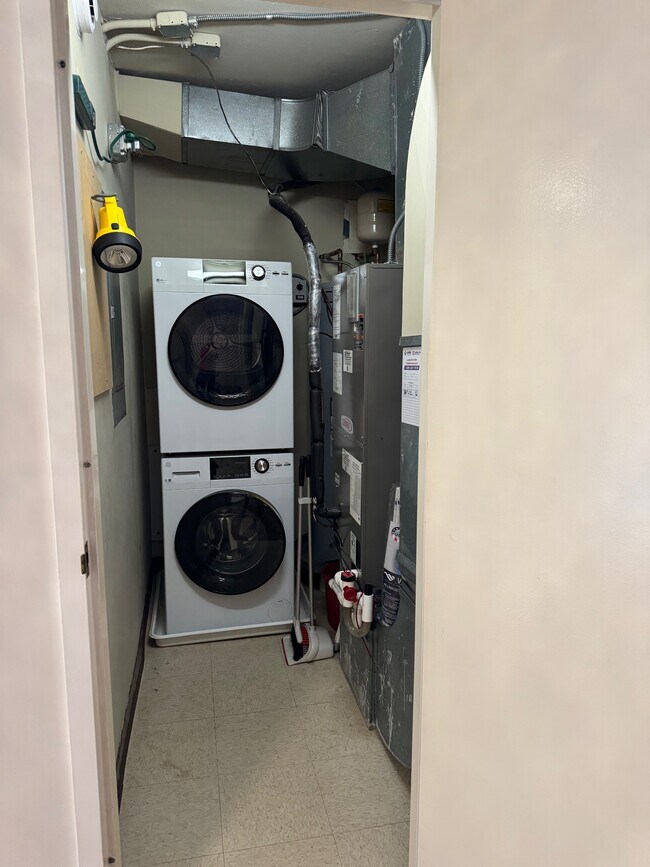 Building Photo - 3101 New Mexico Ave NW