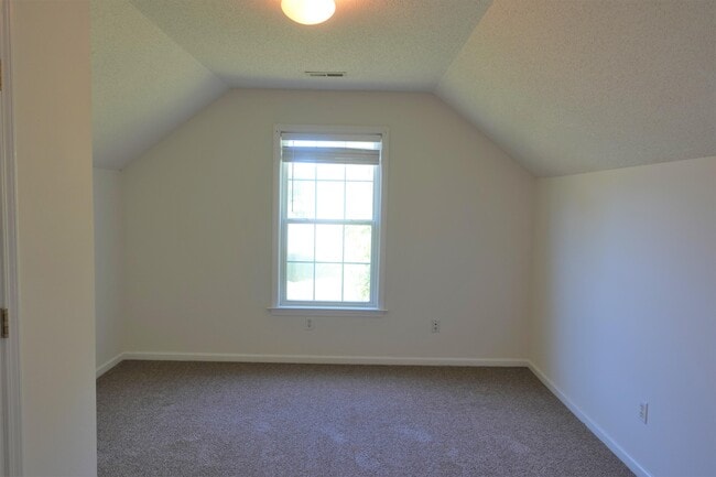 Building Photo - 206 River Oaks Cir