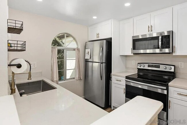 Primary Photo - 767 Eastshore Terrace