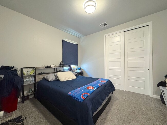 Building Photo - East El Paso 4 bed Refrig A/C!