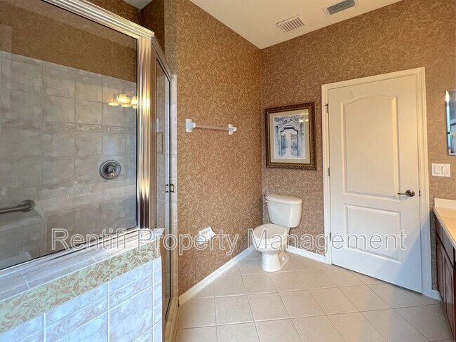 Building Photo - 11915 Country Day Cir