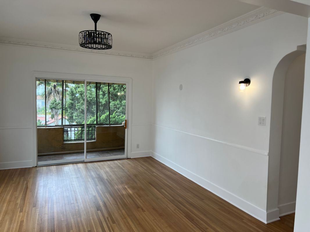 Building Photo - 926 S Curson Ave