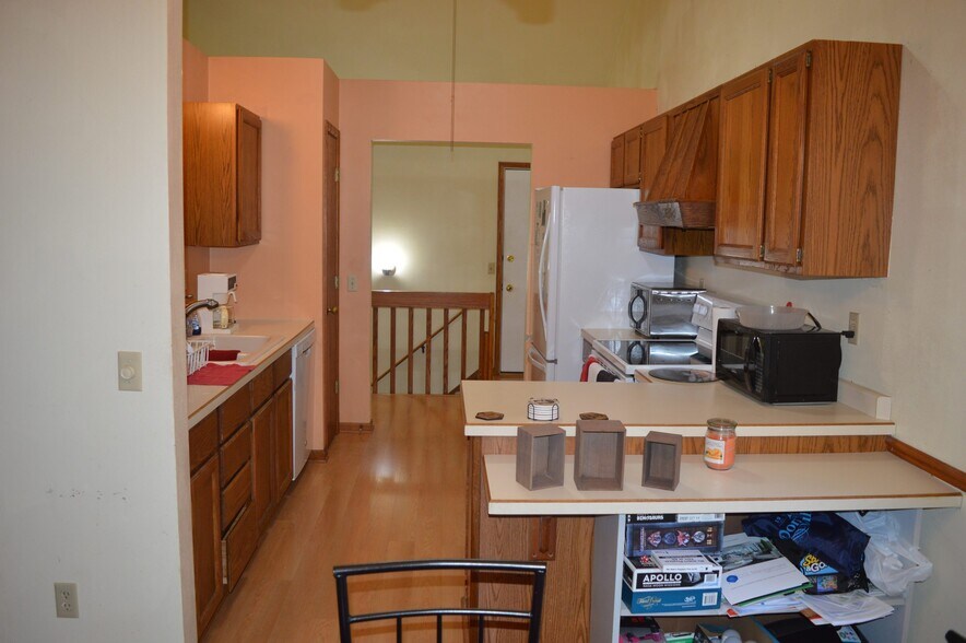 Building Photo - 7917 W Oakbrook Cir