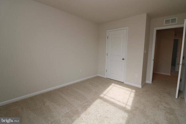 Building Photo - 96 S Marshview Terrace