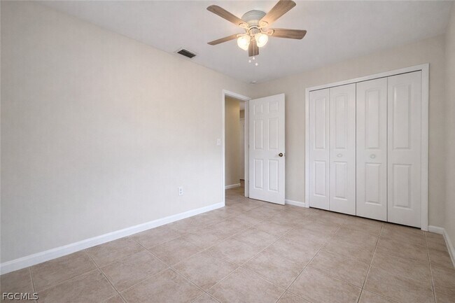 Building Photo - 633 SE 12th Ct