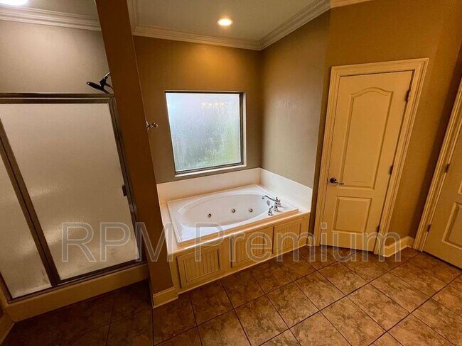 Building Photo - 3995 Water Oak Dr