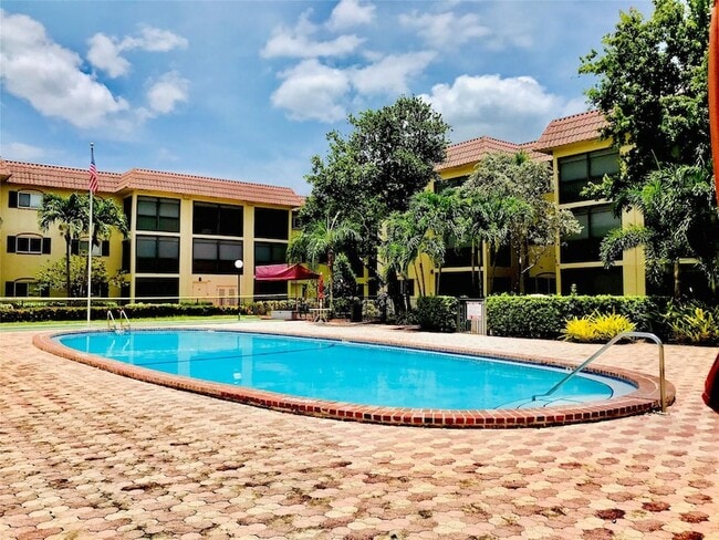 Building Photo - 259 S Cypress Rd