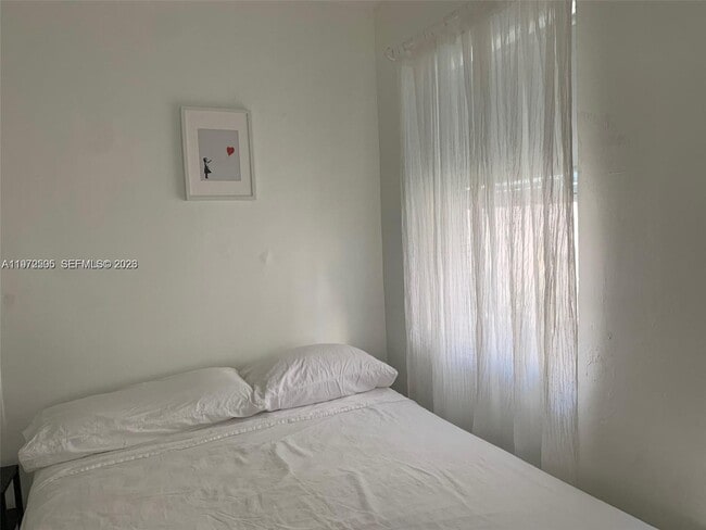 Building Photo - 2131 Arthur St