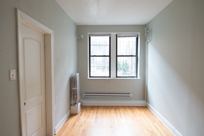 Building Photo - 4644 N Paulina St