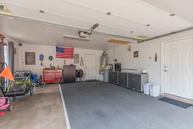 Building Photo - 3 bed 2 bath beautiful home!