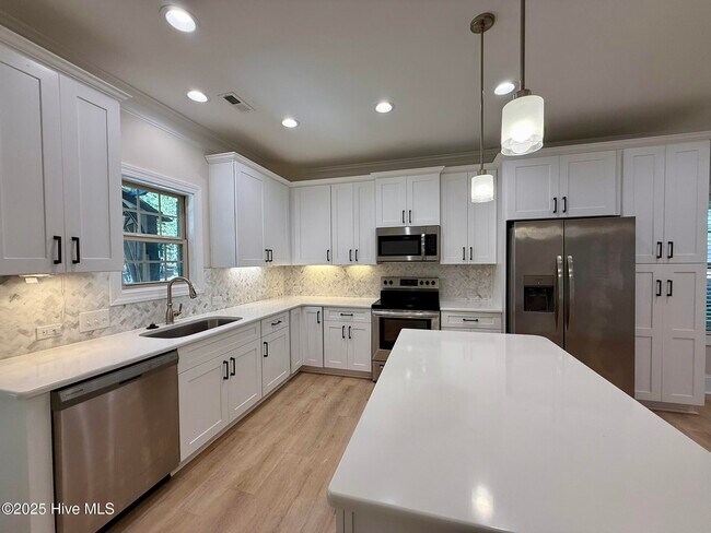 Building Photo - 300 Mashie Ct