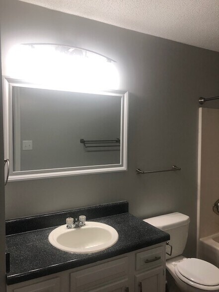 Building Photo - 4411 Graceland Ct