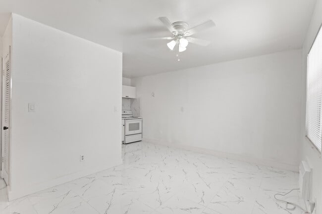 Building Photo - 804 NW 2nd Ave