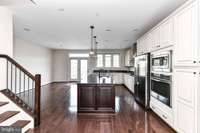 Building Photo - 3160 Yeager Dr