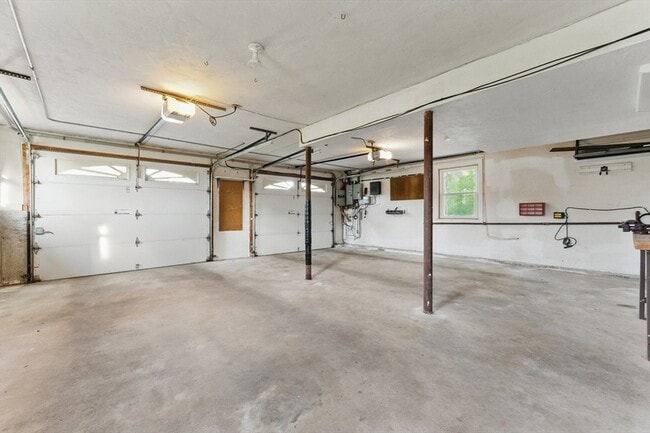 Building Photo - 121 Indian Meadow Dr
