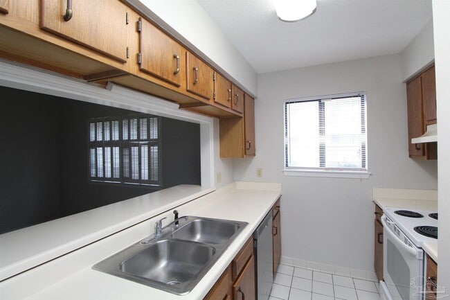 Building Photo - 923 Brookside Pl