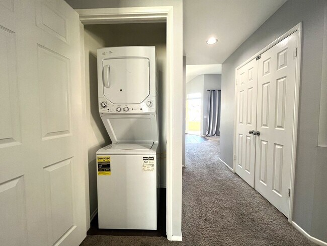 Building Photo - 2 bed, 2 bath located in Corona, CA!